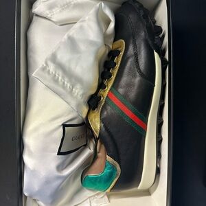 Gucci Men's Black, Gold, and Green Sneakers